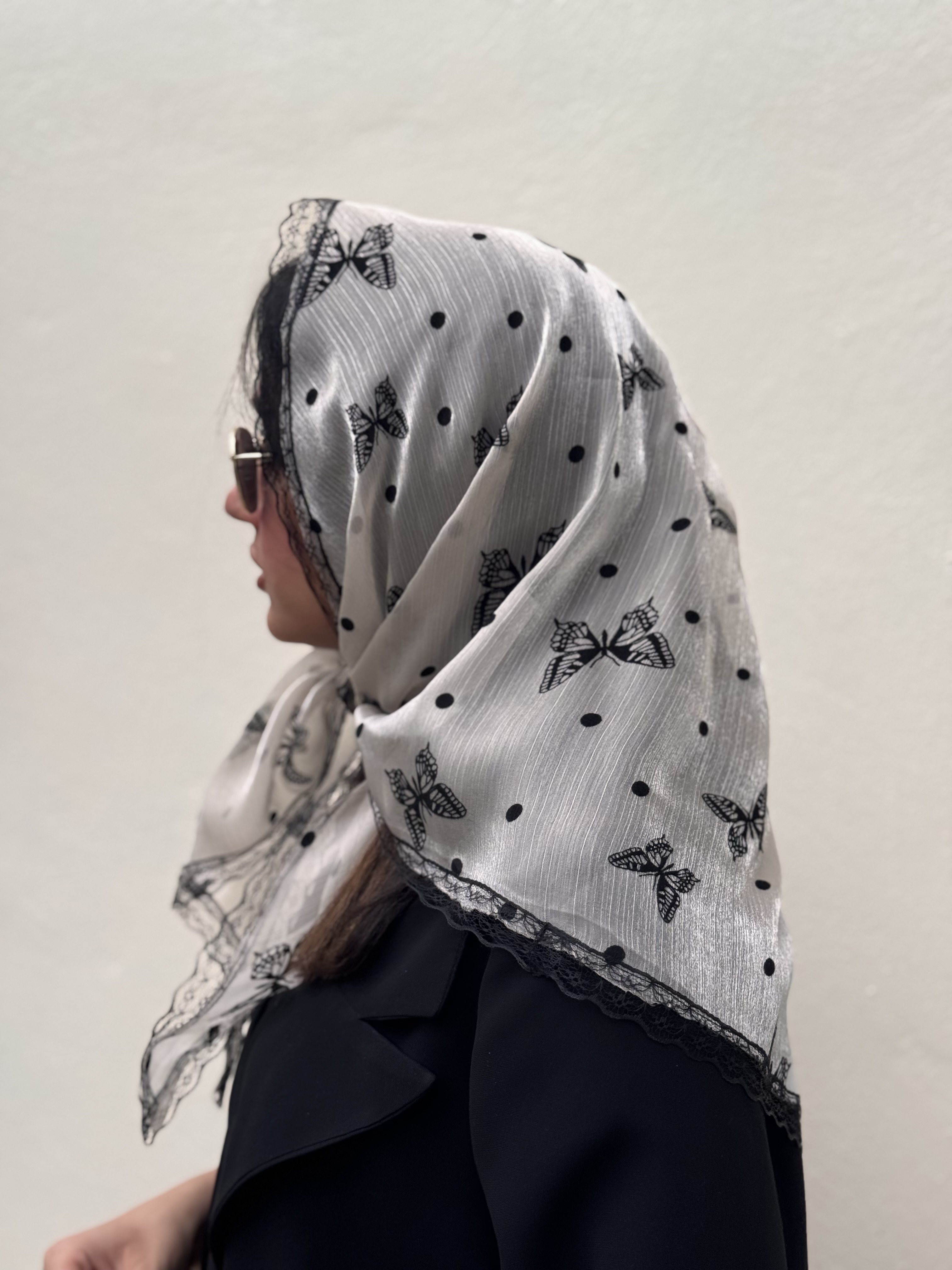 روسری سه گوش پروانه خال خالی